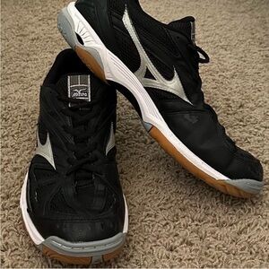 Mizuno Black and Silver Court Shoes